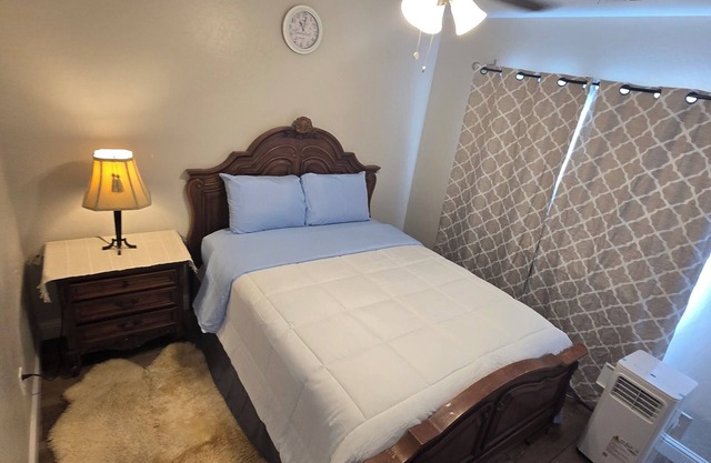 Charming 2-bedroom house with fitness room, WiFi in enjoyable Hanford