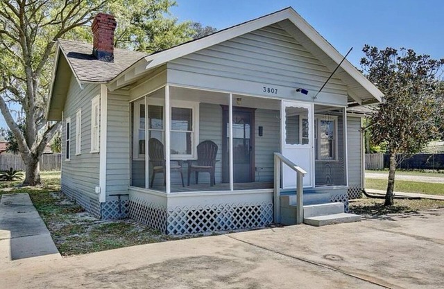 Charming 2-bedroom house in terrific Sanford with WiFi, AC