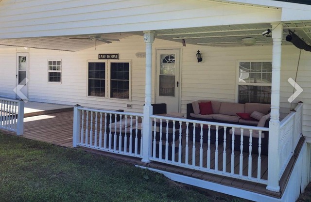 Charming 2-bedroom house by the lake in Dover TN