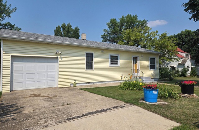 Charming 2-bedroom house in Esmond with AC
