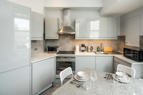 Charming 2 bedroom, Kensington, Chelsea, Harrods