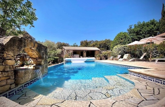 Charming 2-bedroom Provencal Cottage in Peaceful Venasque with Heated Pool