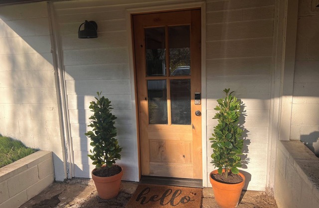 Charming 2-bedroom rental in enjoyable East Nashville with WiFi, AC
