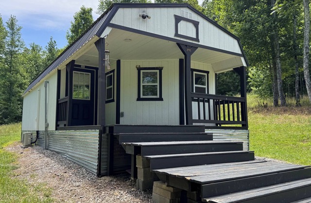 Charming 2-bedroom tiny house secluded in the country