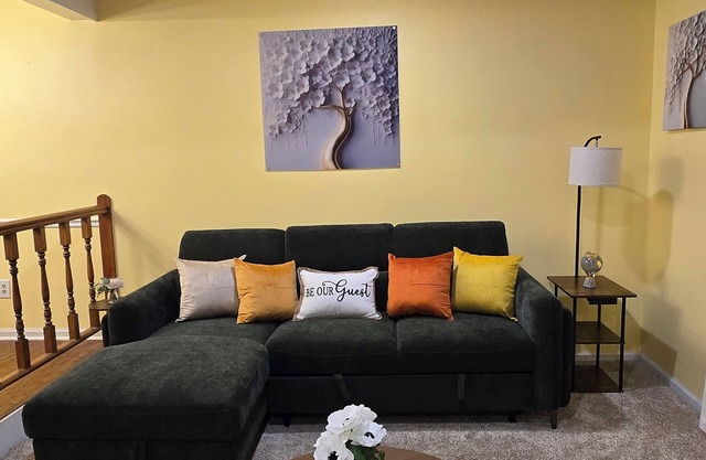 Charming 2-bedroom townhome in welcoming Raleigh with AC
