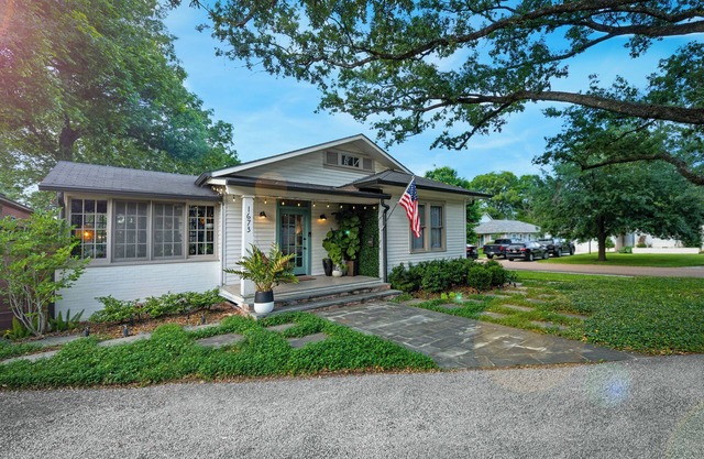 Charming 2-bedroom in Garden District/Mid City Baton Rouge for 7 guests