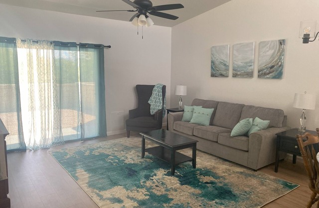 Charming 2-bedroom single story town home in peaceful Green Valley
