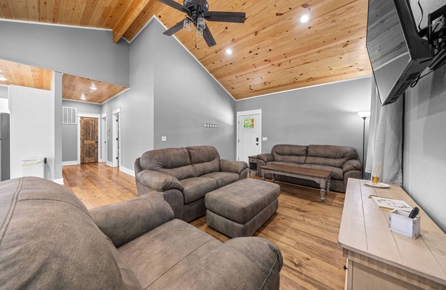 Charming 2 bedroom house in Hot Springs.