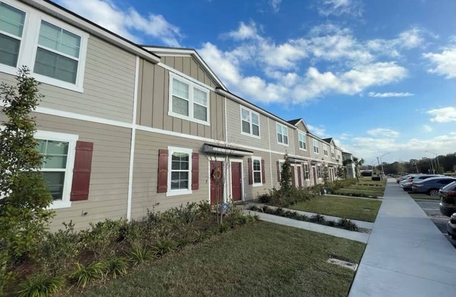 Charming 2-bedroom townhome with AC, WiFi in peaceful Jacksonville