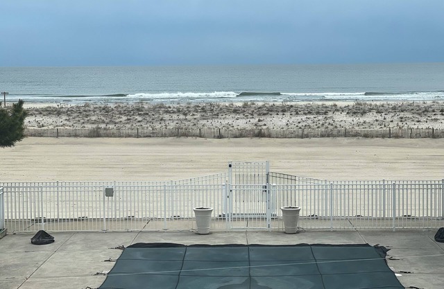 Charming 2-bedroom condo with Window AC, WiFi in enchanting Margate City