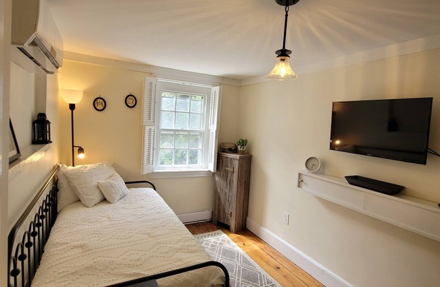 Charming 2-bedroom historic house in Philadelphia with WiFi and Parking