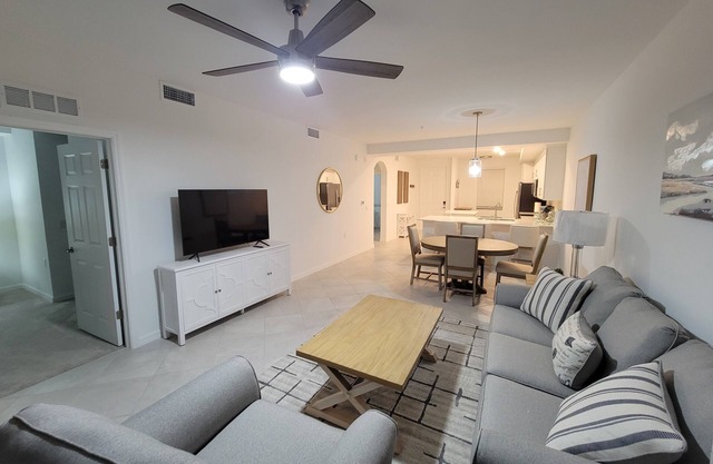Charming 2-bedroom condo with WiFi, AC in a gated golf community