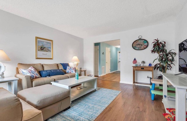 Charming 2-bedroom condo in Seaside Park, one block from the beach