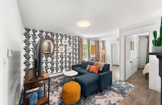 Charming 2-bedroom apartment near Providence