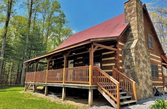Charming 2 Bedroom with Loft Bedroom in the Beautiful Smokey Mountains!nn
