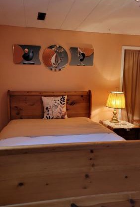 Charming - 2 bedrooms suite, 1 full bath & family room