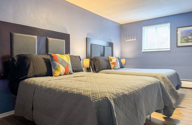 Charming 2 Bedrooms with Sofa Bed & WIFI!