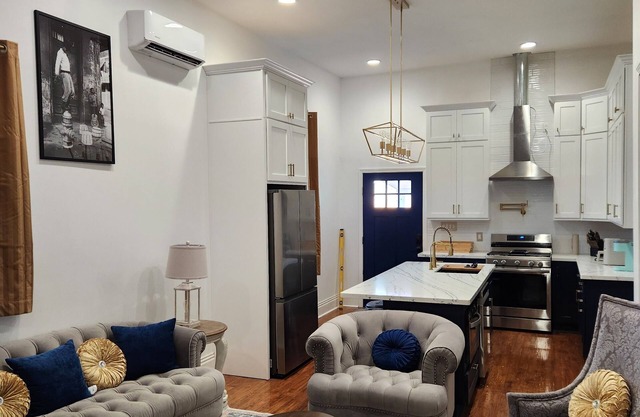 Charming 2-BR, 2-bath cottage w/AC, Heat, WiFi and 5 min from French Quarter.