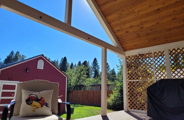 Charming 2 br/2ba Home w/Fenced Yd 3 mi to dtown Sandpoint,14 mi to Schweitzer!