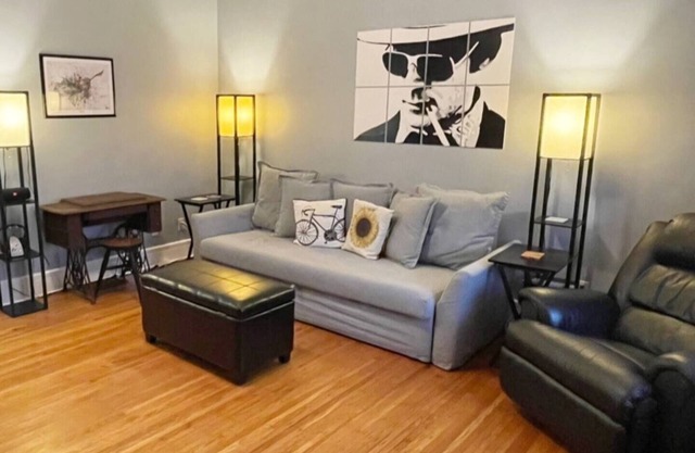 Charming 2 BR home by Emerson Park & Gardens - UL, Downtown, Shopping and Eats