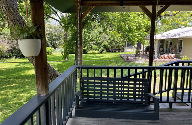 Charming 2 BR in Crestview - HUGE Backyard