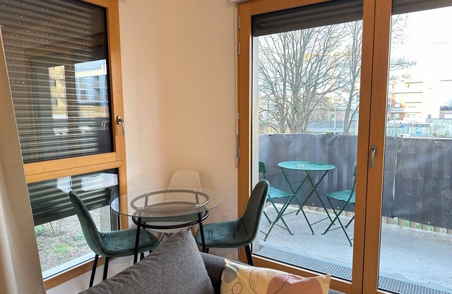 Charming 2 Rooms with Balcony and Parking between Paris and the Airport
