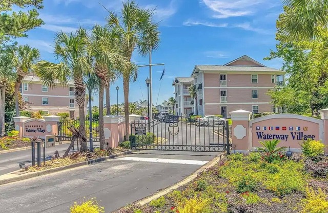 Charming 2BR Condo w/Pools, Hot Tub & Waterway Views Near Myrtle Bch Attractions