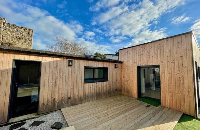 Charming 2BR House in Quiberon Center, Near Beach, with Garden & Modern Amenities