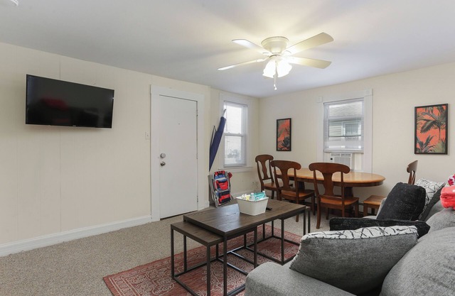 Charming 2BR Sea Bright Condo – Outdoor Shower, Walk to Beach & Restaurants!
