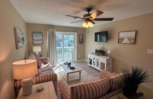 Charming 2nd Row 1-bedroom condo in peaceful Surfside Beach