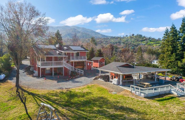 Charming 3-4 BR home with pool, river access & sweeping grounds