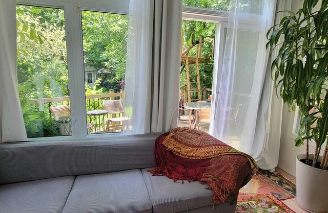 Charming 3 BDRM house private garden minutes from dwtn Ottawa and Gatineau park