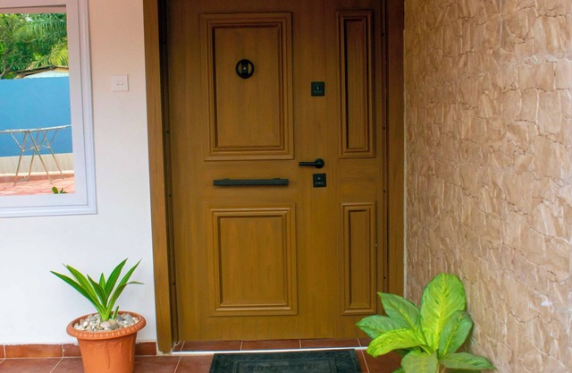 Charming 3-BDRM house-Outdoor lounge-ACs-Internet-Gated Self compound in Accra