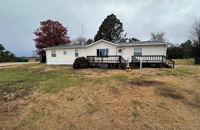 Charming 3-bdrm house with AC & WiFi in Northbranch Kansas, Northcentral Kansas
