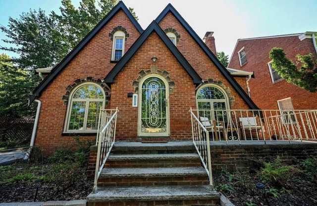 Charming 3-bedroom house in welcoming Cleveland Heights with AC, WiFi