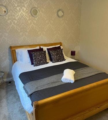 Charming 3-Bed Home Comfortable Stay in Coalville