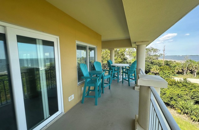 Charming 3-bedroom condo on Ocean, Land Transportation Included