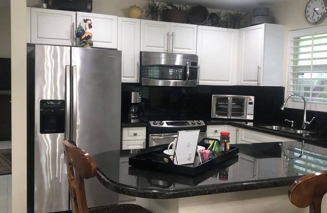 Charming 3-bedroom house in pleasant Lake Worth Beach with WiFi, AC