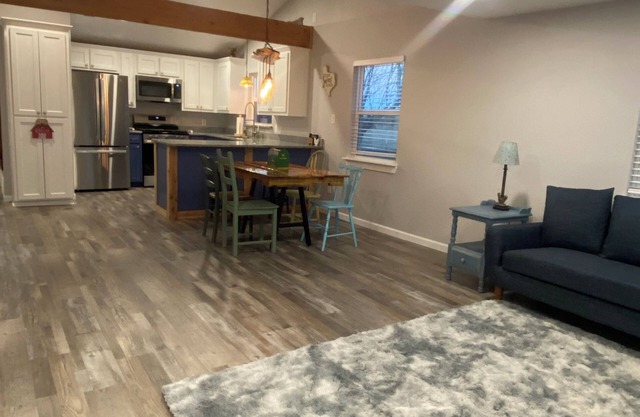 Charming 3-bedroom house 5 minutes from the Square in Sulphur Springs.
