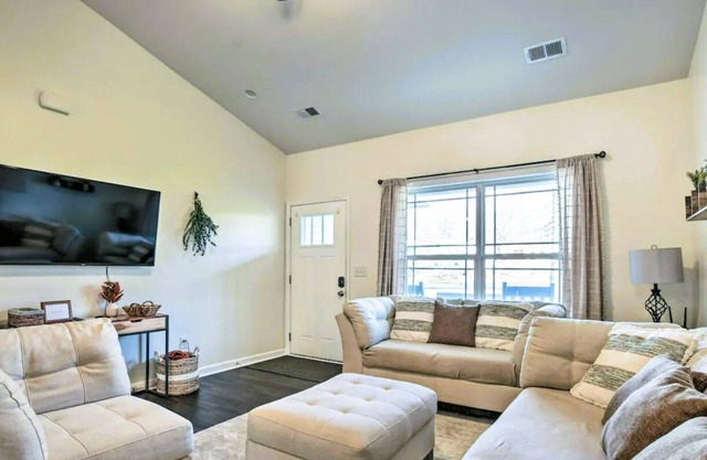 Charming 3 Bedroom, 2 bathroom home close to downtown Travelers Rest