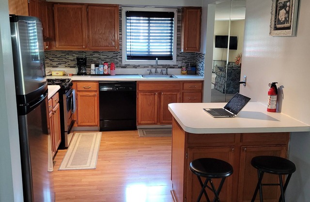 Charming 3-bedrooms, 2 full baths homen