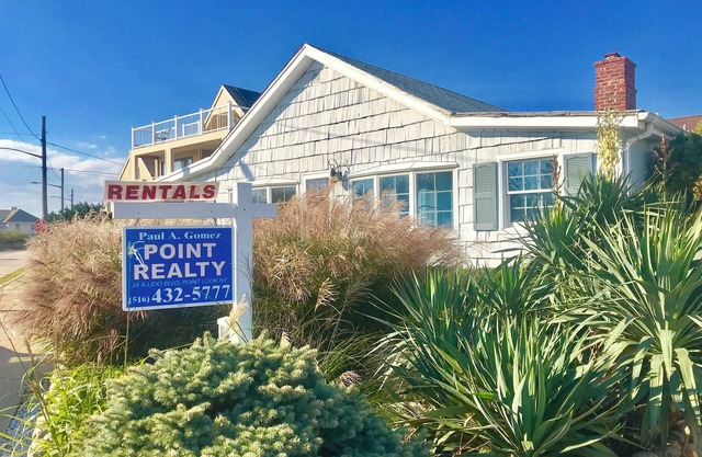 Charming 3-bedroom Steps from Beach in Point Lookout
