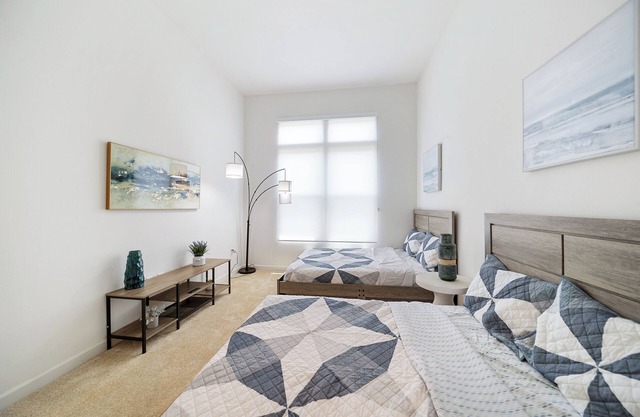 Charming 3-bedroom B&B with AC and fitness room in Irvine