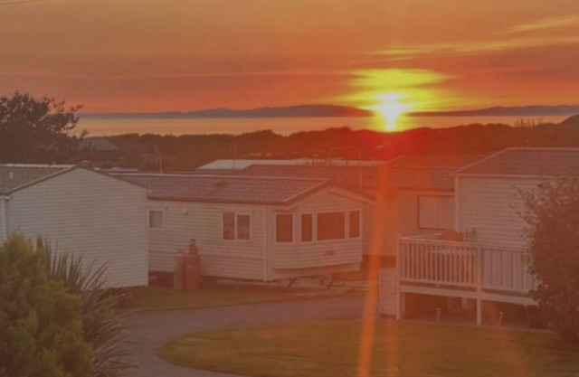 Charming 3-bedroom caravan with AC, WiFi in fantastic Morecambe