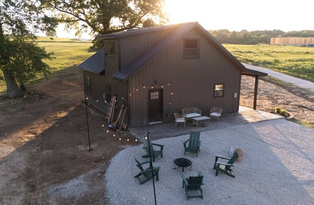 Charming 3-bedroom cabin in wonderful Stockton with AC
