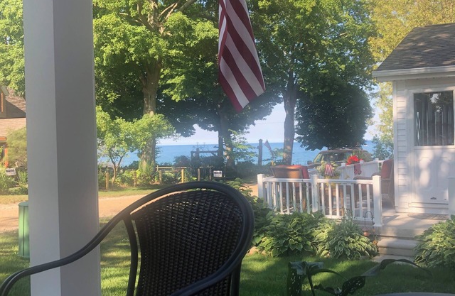 Charming 3-bedroom cottage with AC ,WiFi one house from the beach!