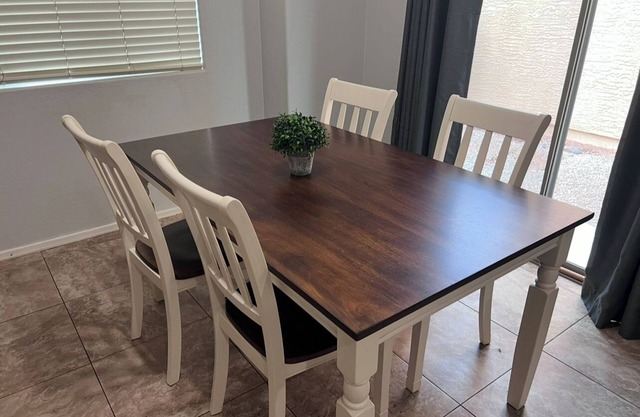 Charming 3-bedroom cottage with AC and WiFi in Goodyear