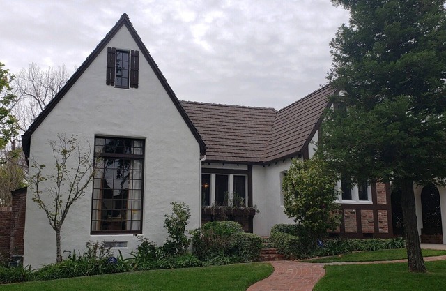 Charming 3-bedroom English Tudor in Glendale