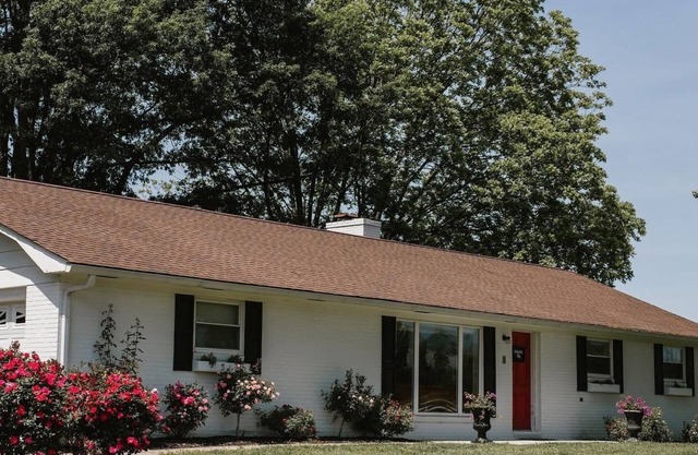 Charming 3-bedroom farmhouse in the hills of East Tennessee