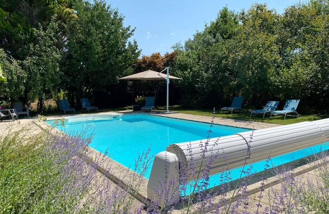 Charming 3-bedroom cottage with a large garden and pool in the Entre-deux-Mers.